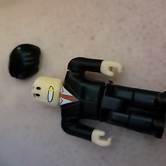 Jazwares Roblox Series 3 Bloxburg Car Salesman Articulated Mini Figure - Picture 3 of 4